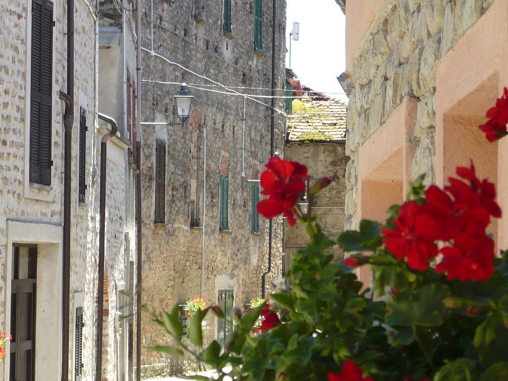 Ferienwohnung La Casa Dei Ricordi Castino Exterior foto