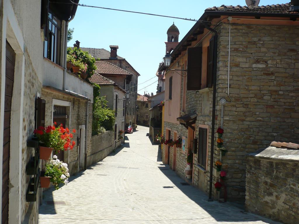 Ferienwohnung La Casa Dei Ricordi Castino Exterior foto